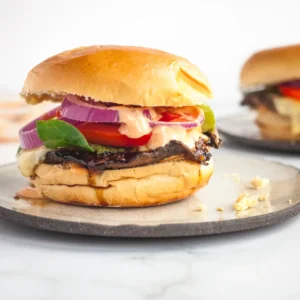 GRILLED FIELD MUSHROOM & HOLOUMI BURGER